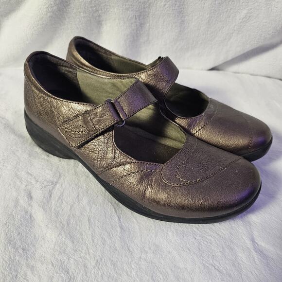 Women’s Clarks In Motion Mary Jane Size 9.5M In Motion Flex Pewter Color Leather - Picture 2 of 6